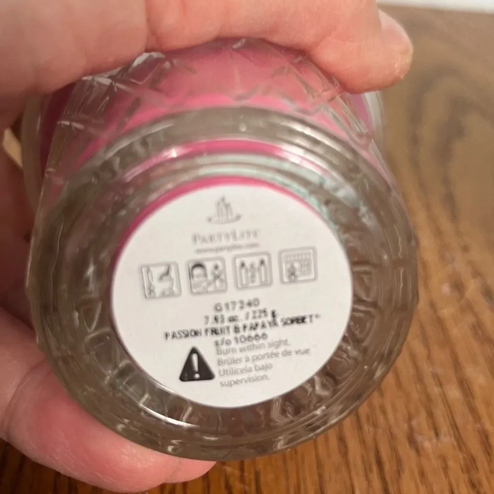 Partylite Passion Fruit & Papaya Pink Scented Candle in Ice Cream Cone Glass Jar - Picture 5 of 5